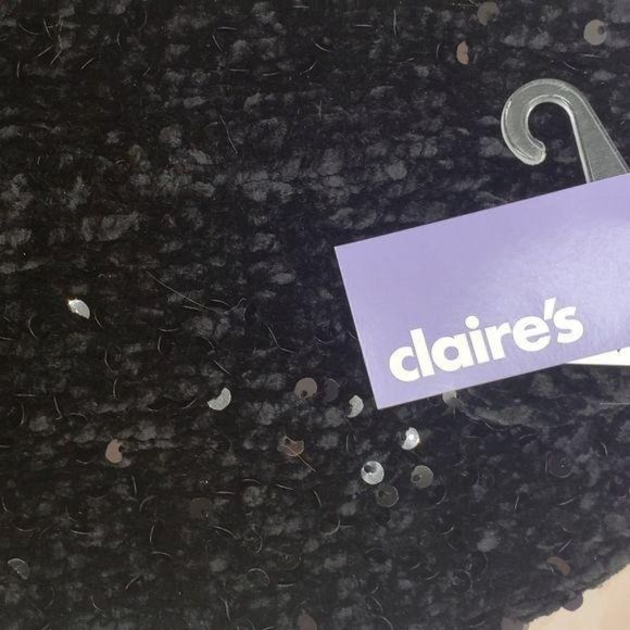 Claire’s Black Sequined fuzzy ball pom pom beanie - Picture 6 of 9